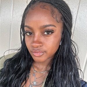 Meet your Posher, Jahnai